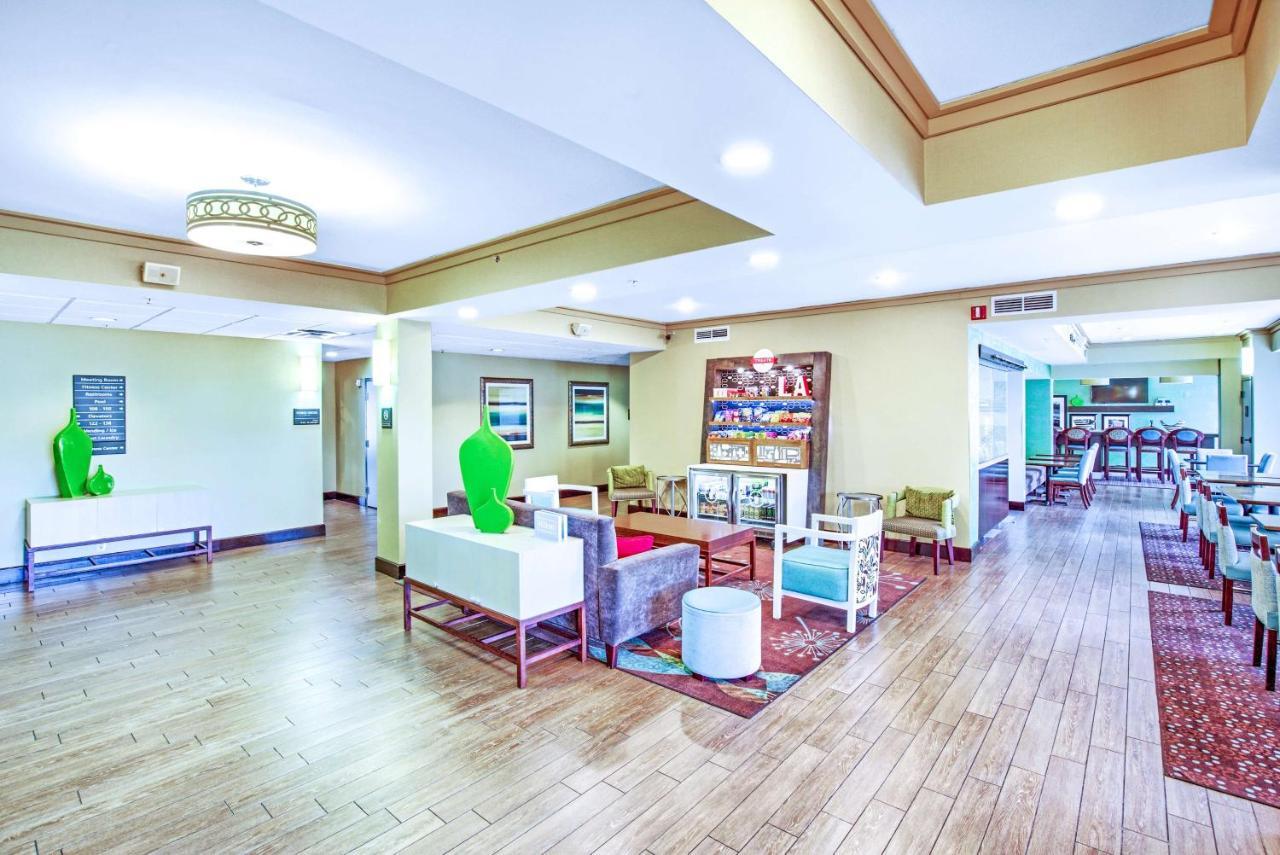 Hampton Inn Слайдел Екстериор снимка