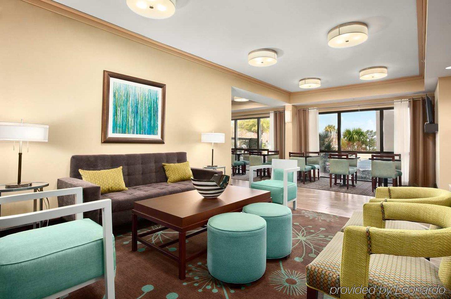 Hampton Inn Слайдел Екстериор снимка